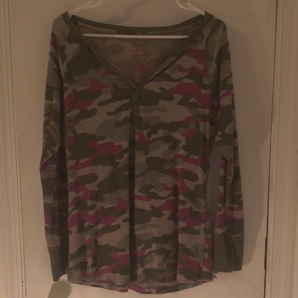 Faded Glory Camouflage Top with Pink Highlights - Picture 1 of 4